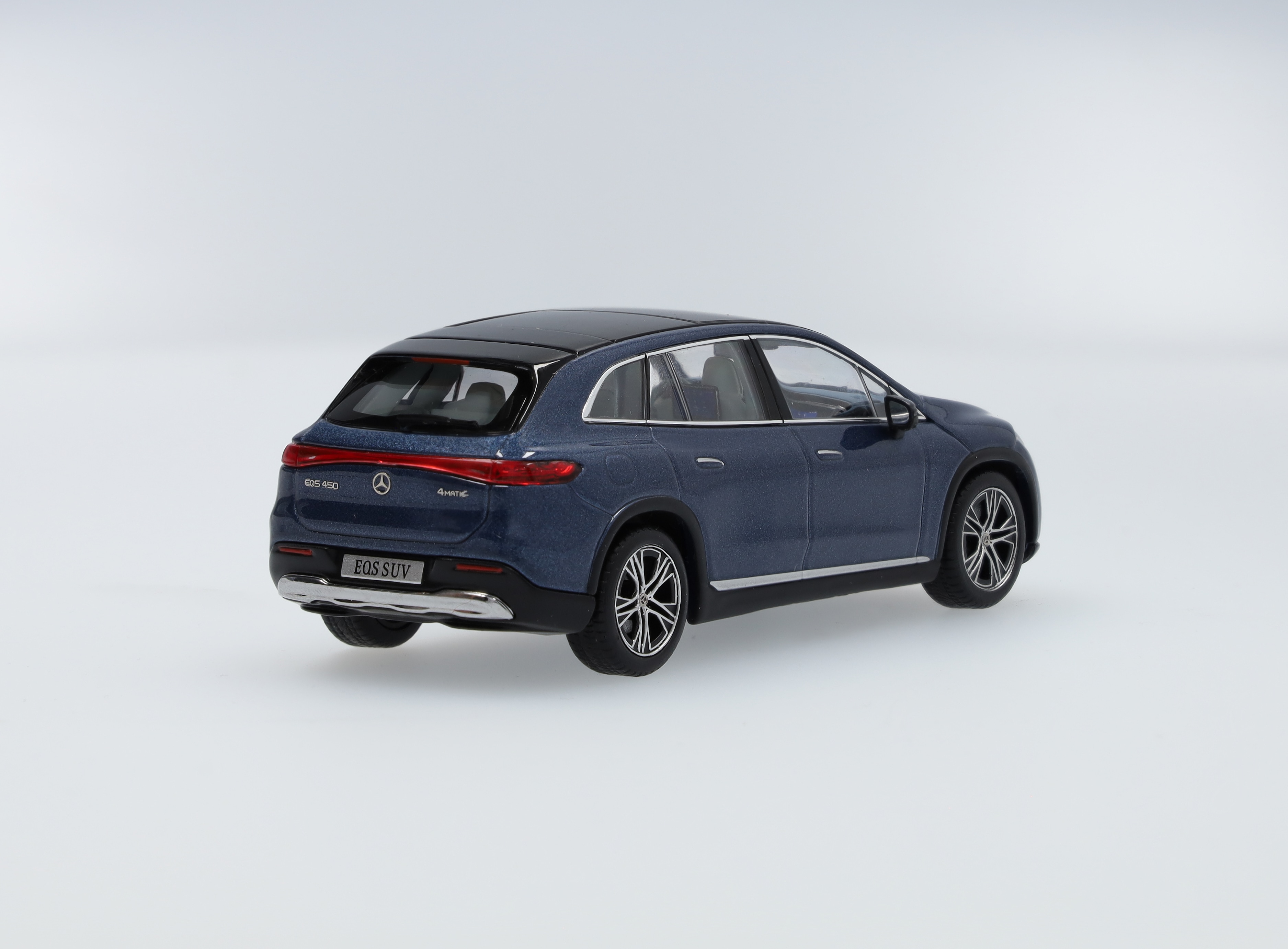 EQS Suv, Electric Art Line, X296 - sodalitblå, Minimax, 1:43
