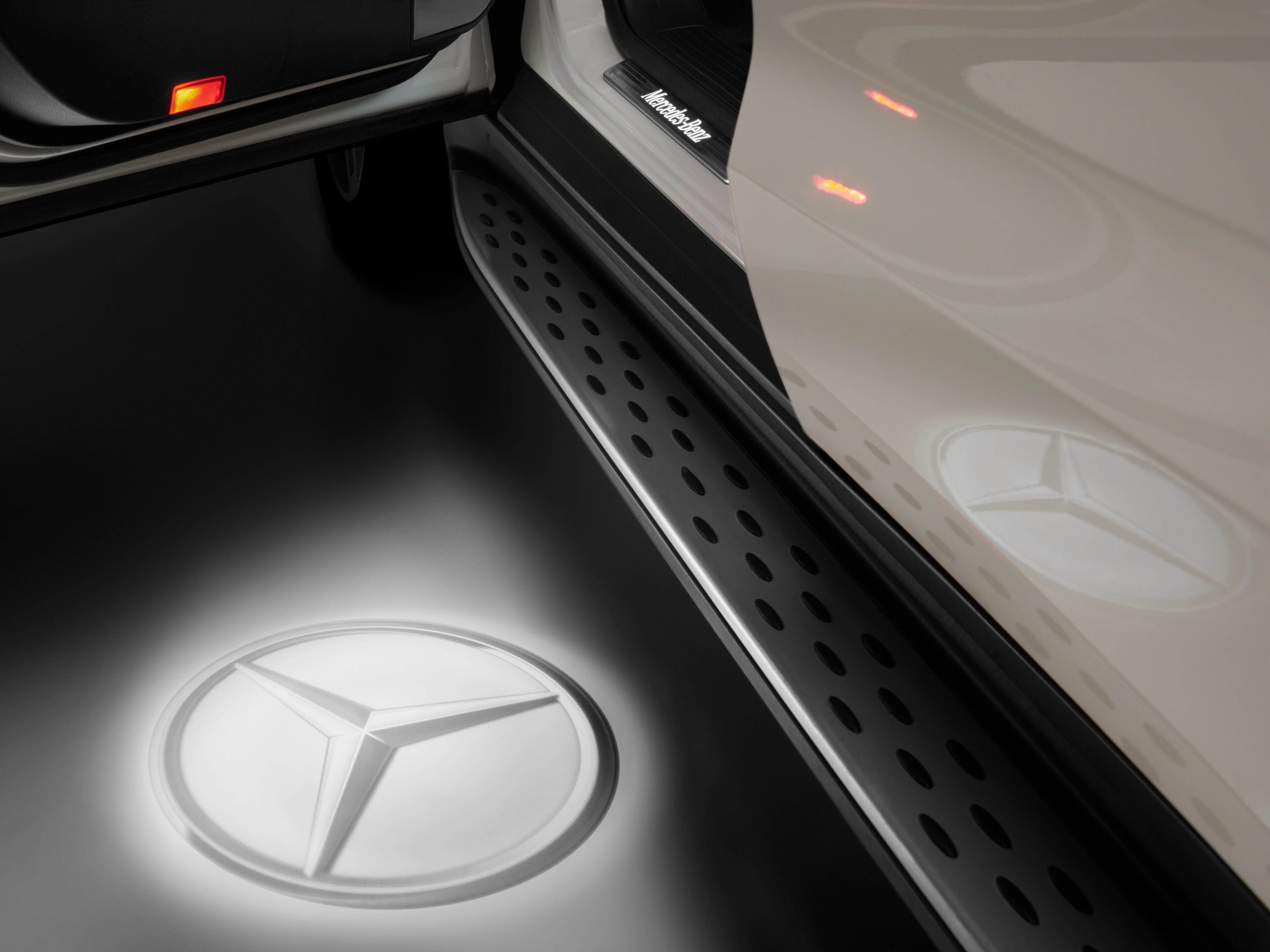 LED-logoprojektor, Mercedes-stjärna, 2-delad