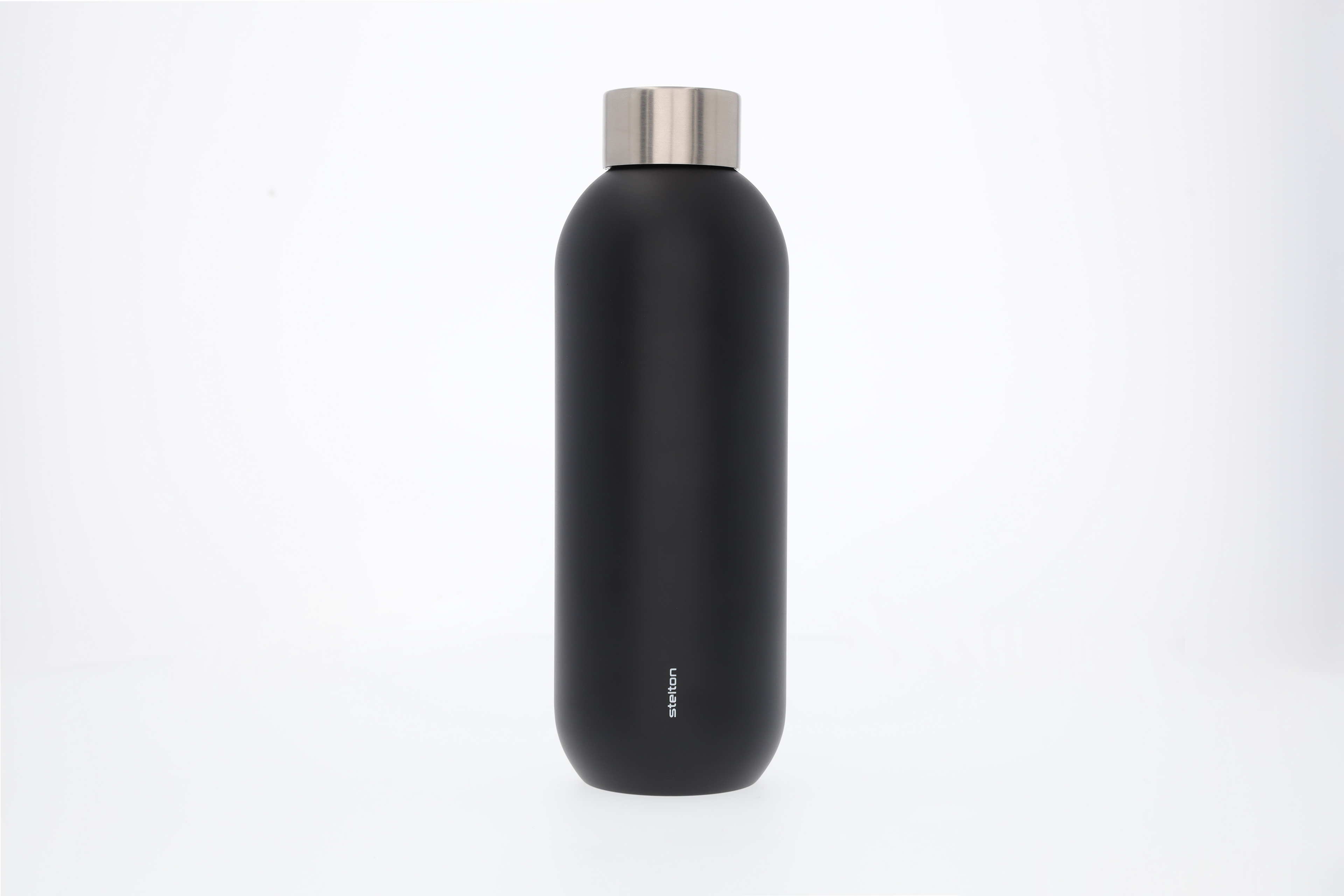 Isolerad dryckesflaska - svart, Rostfritt stål / Polypropylen / Silikon, Stelton, 600 ml