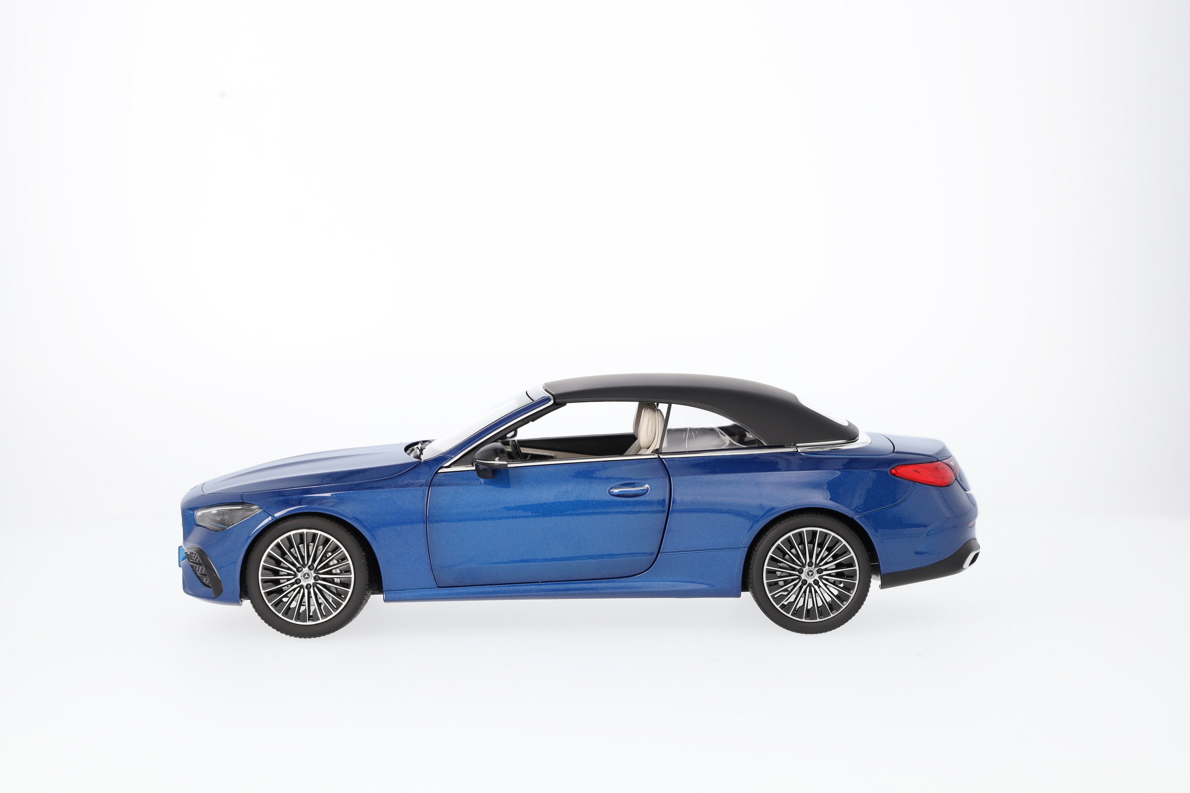 CLE Cabriolet, AMG Line, A236 - spektralblå, Norev, 1:18