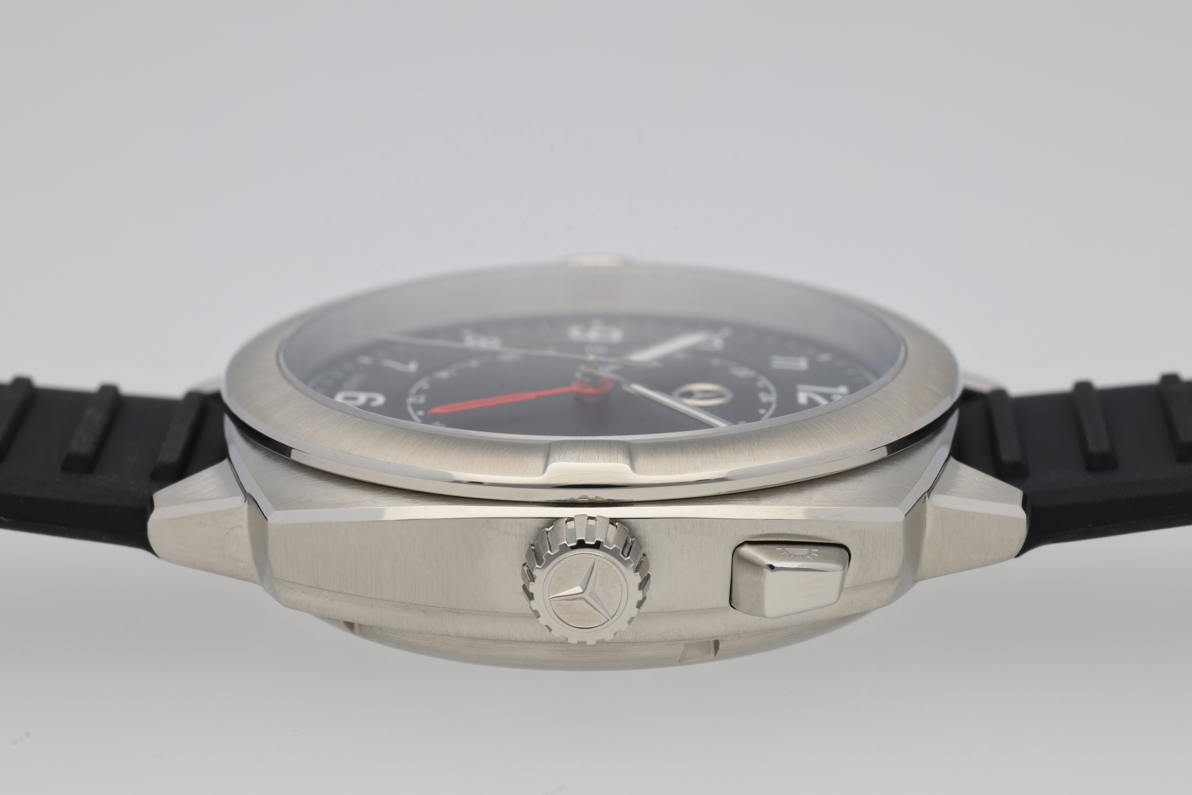Armbandsur herr, Mercedes-Benz, G-Klass - svart / silverfärg / röd, Rostfritt stål / Silikon