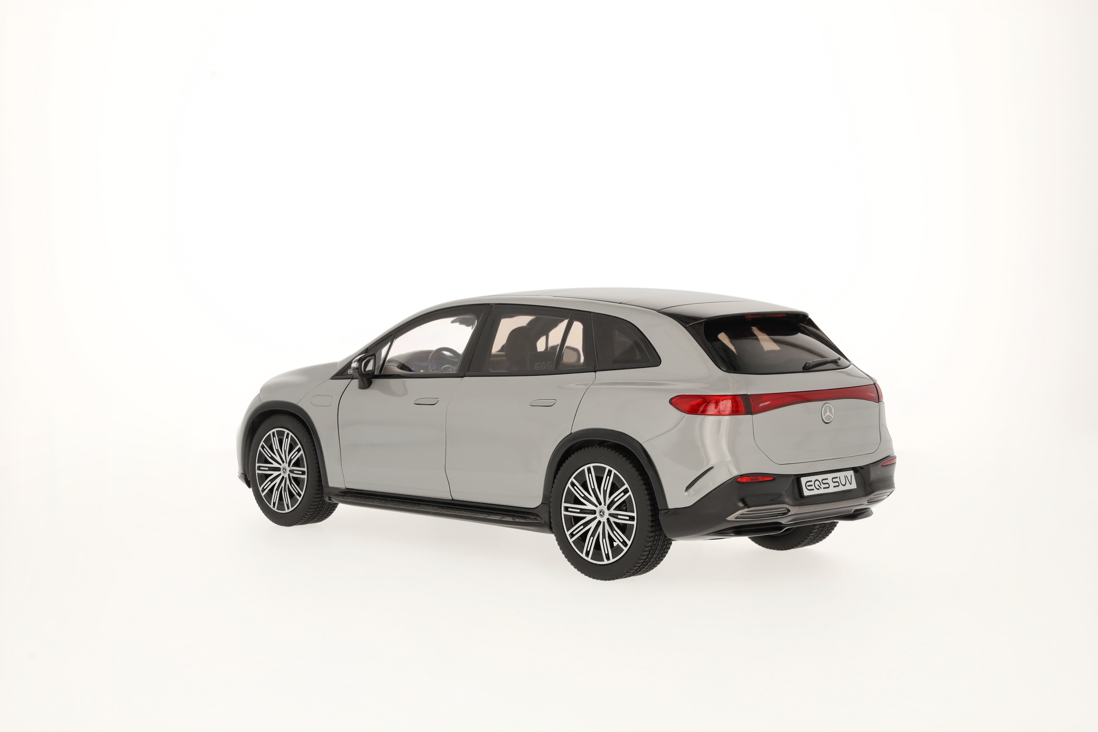 EQS Suv, AMG Line, X296 - MANUFAKTUR alpingrå solid, NZG, 1:18