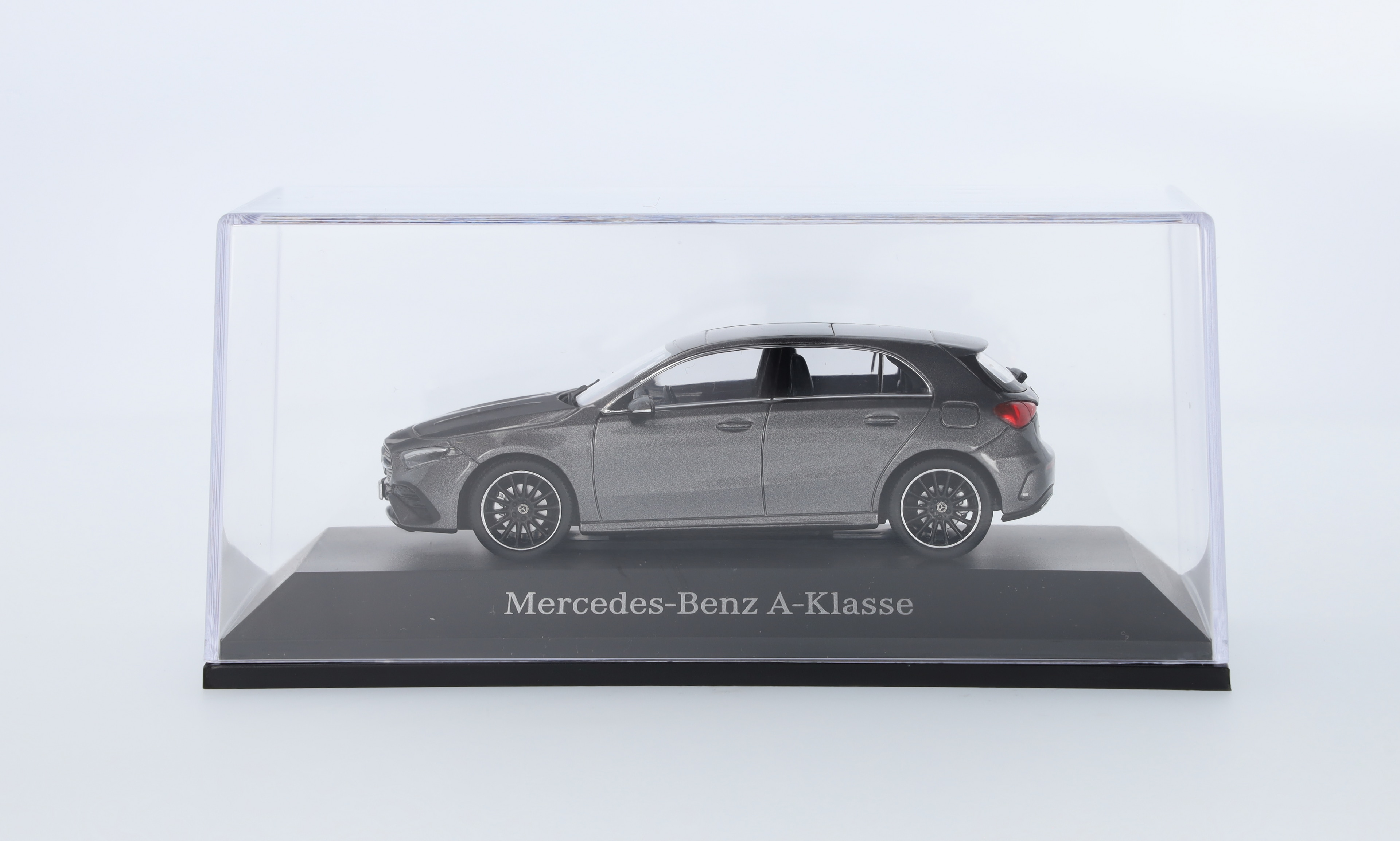 A-Klass, Kompaktsedan, AMG Line, W177 - bergsgrå, Minimax, 1:43