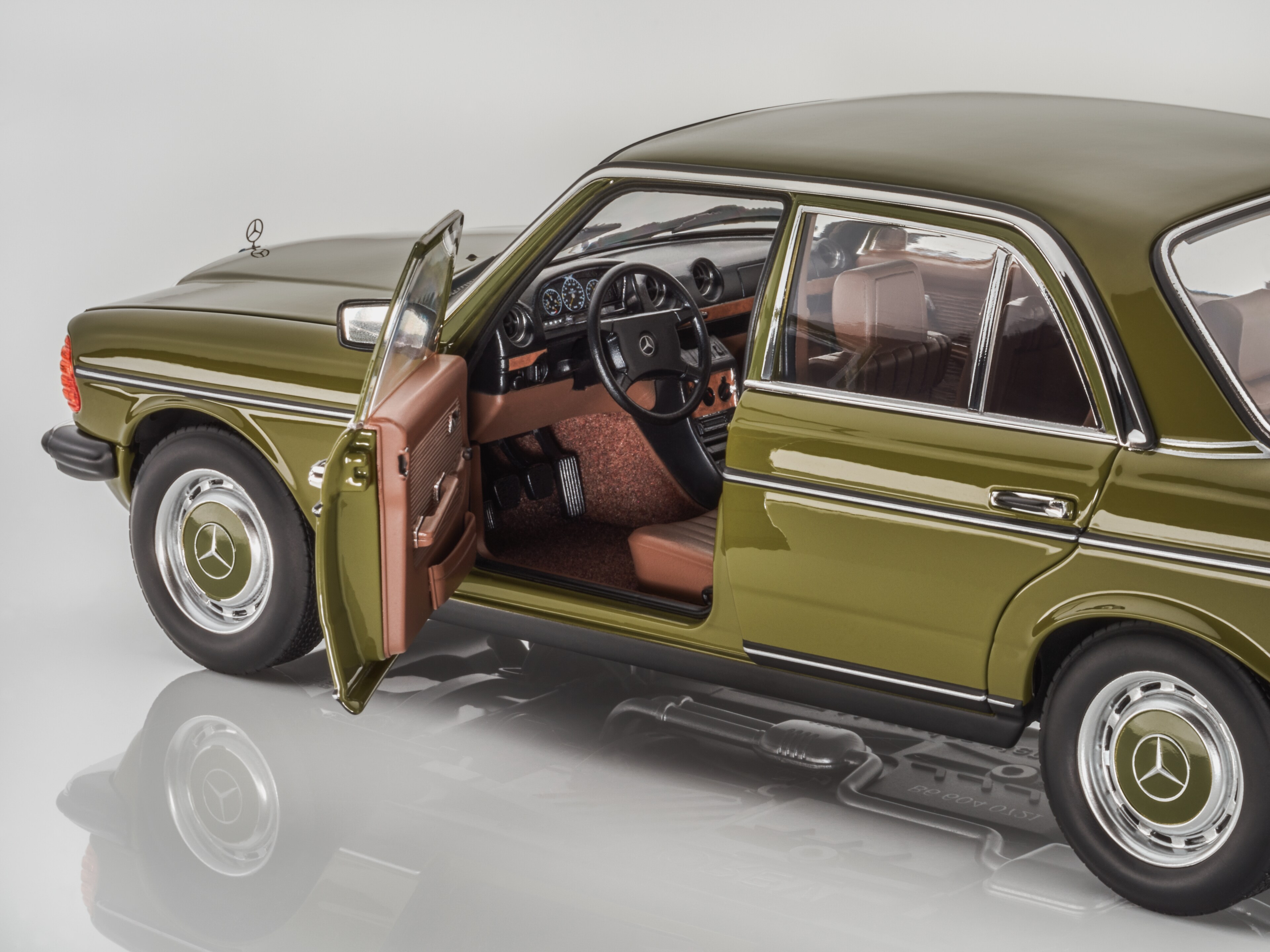 200 W123 (1980–1985) - Norev, 1:18