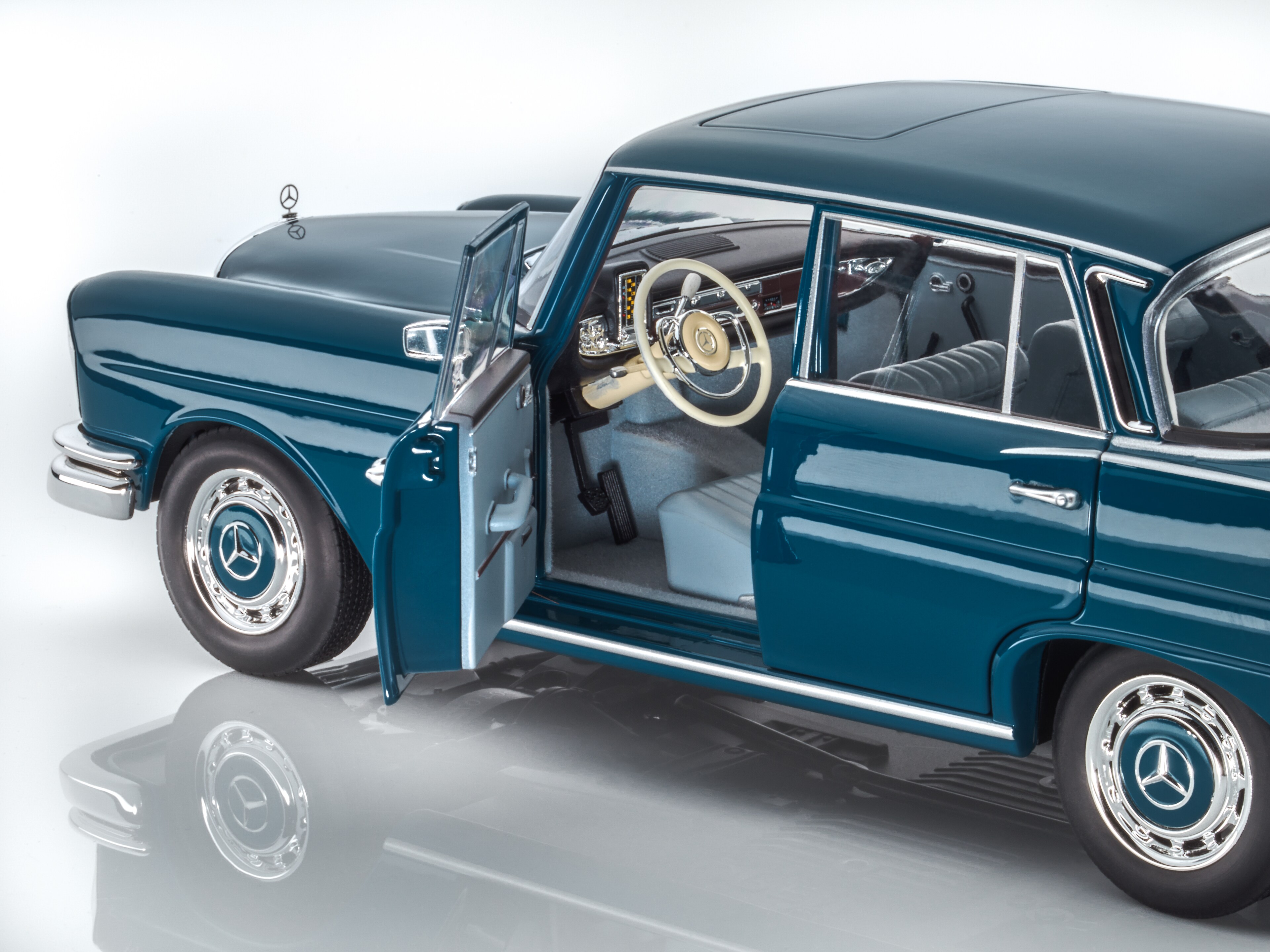 220 S W 111 (1959–1965) - blå, Norev, 1:18