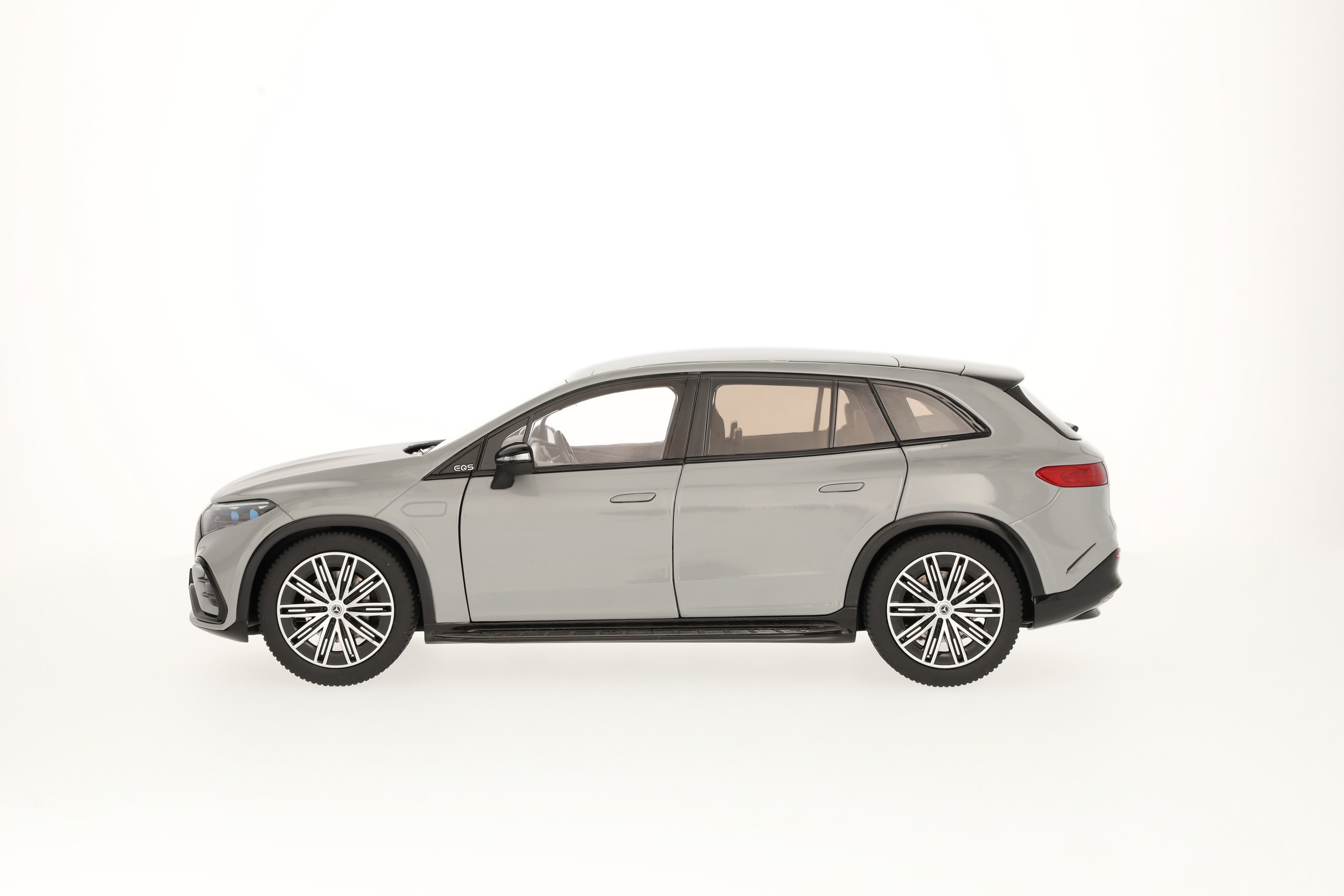 EQS Suv, AMG Line, X296 - MANUFAKTUR alpingrå solid, NZG, 1:18