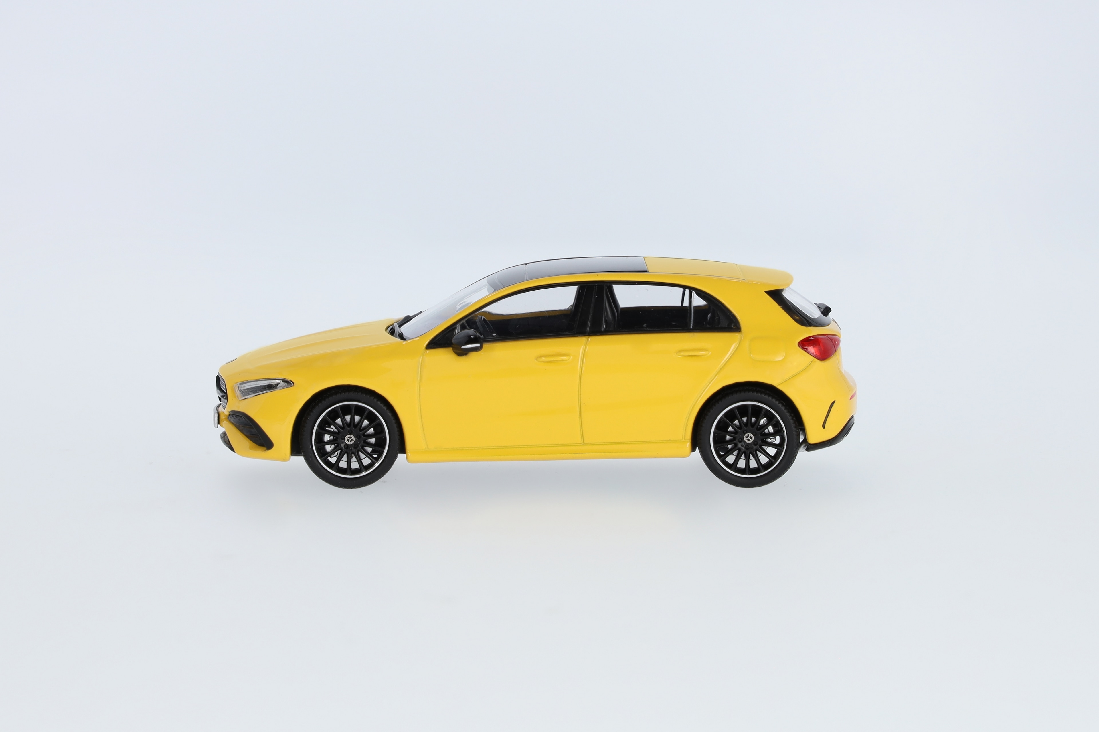 A-Klass, Kompaktsedan, AMG Line, W177 - solgul, Minimax, 1:43