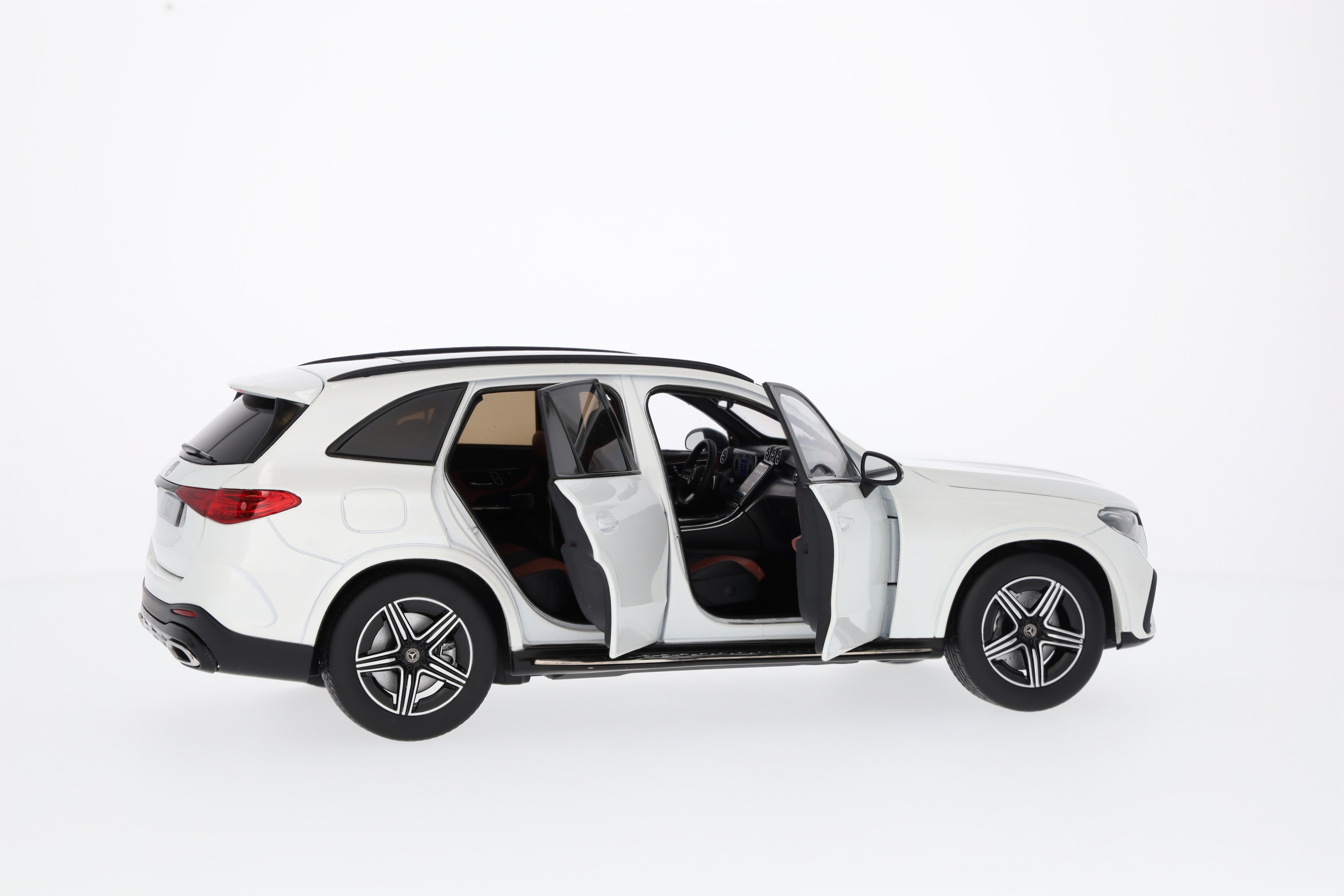 GLC, AMG Line, X254 - MANUFAKTUR opalitvit bright, iScale, 1:18