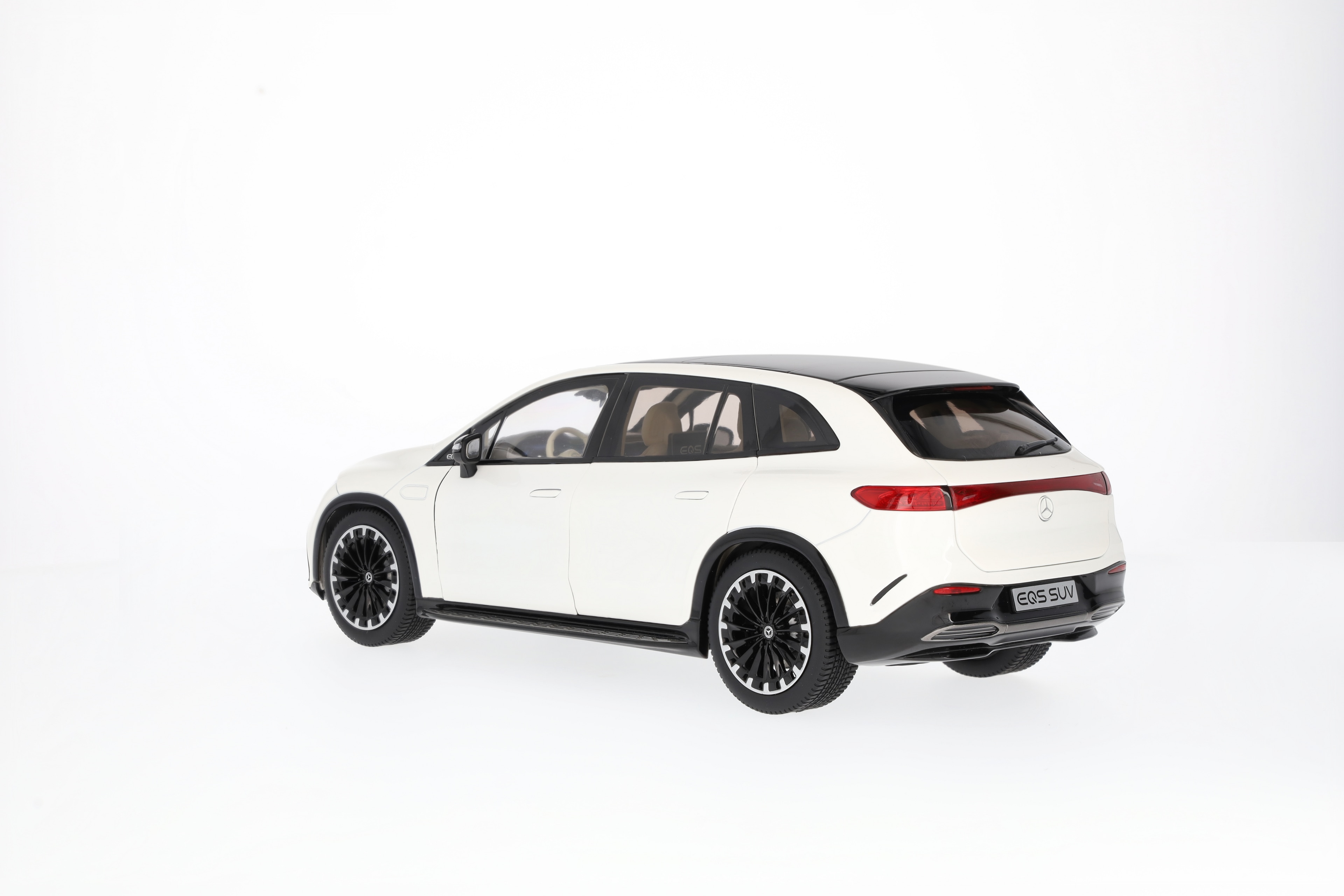EQS Suv, AMG Line, X296 - G manufaktur diamantvit bright, NZG, 1:18