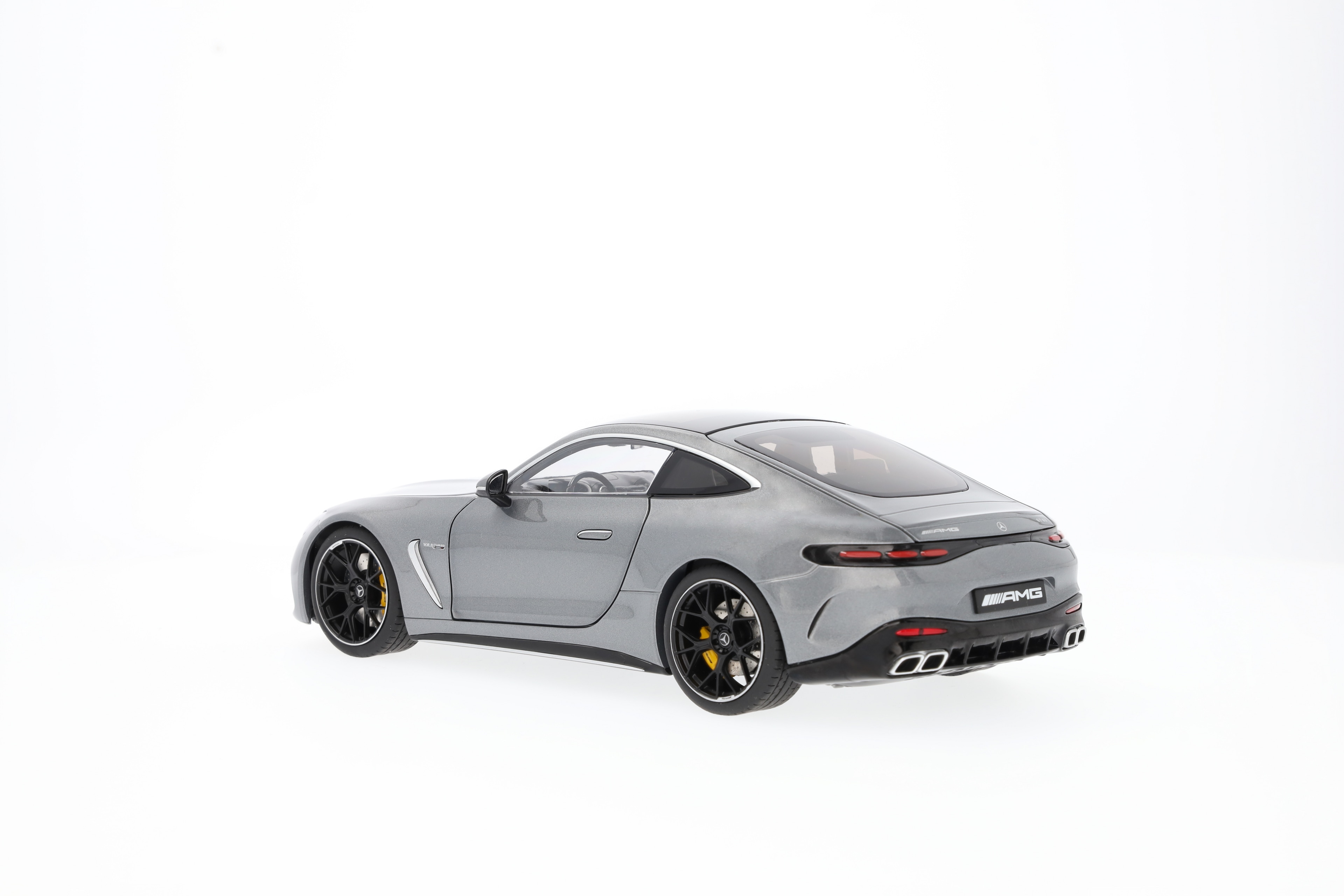 Mercedes-AMG GT 63, C192 - selenitgrå, NZG, 1:18