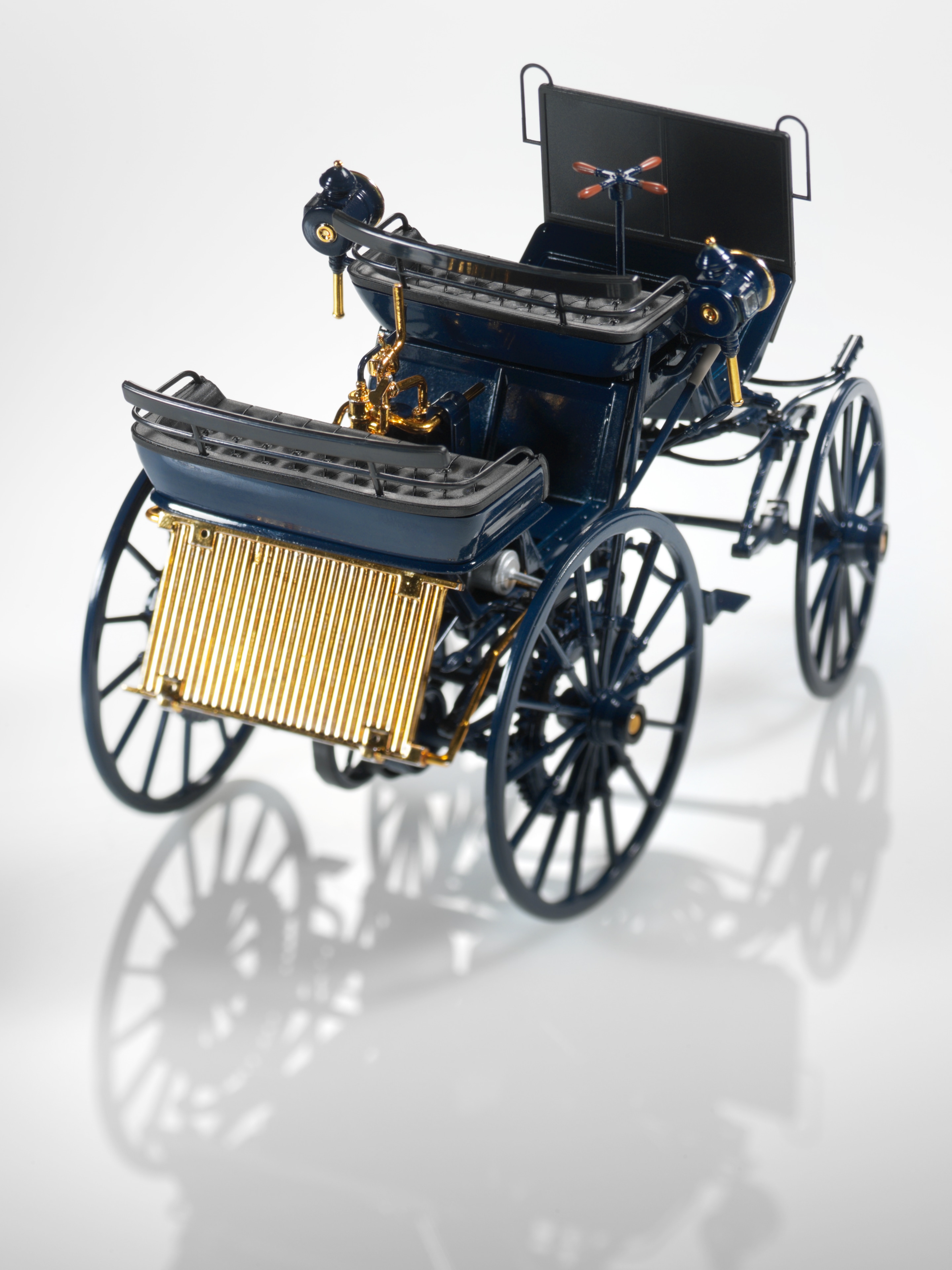 Daimlers motordroska (1886) - blå, Norev, 1:18