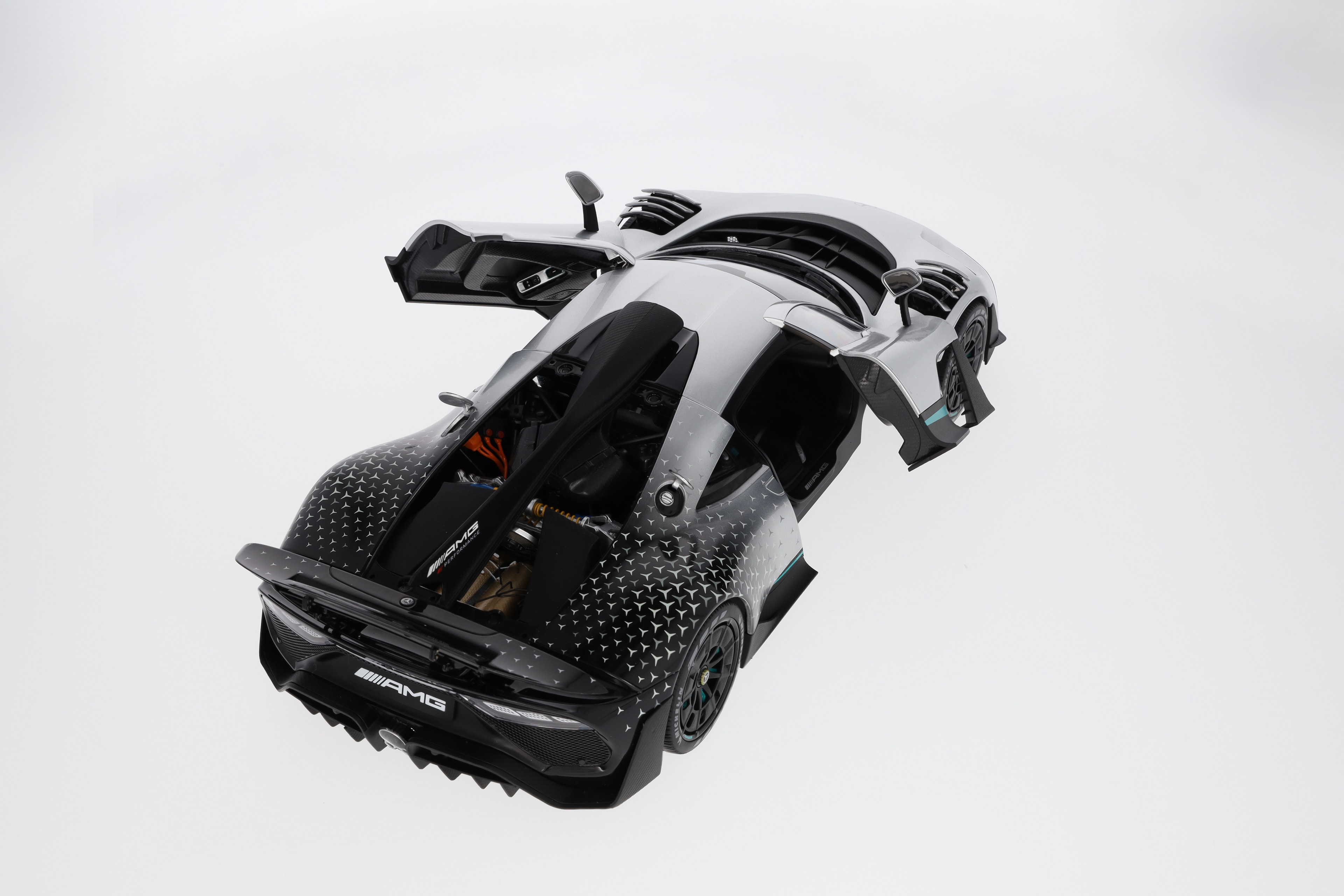 Mercedes-AMG ONE, C298 - silverfärg, NZG, 1:12