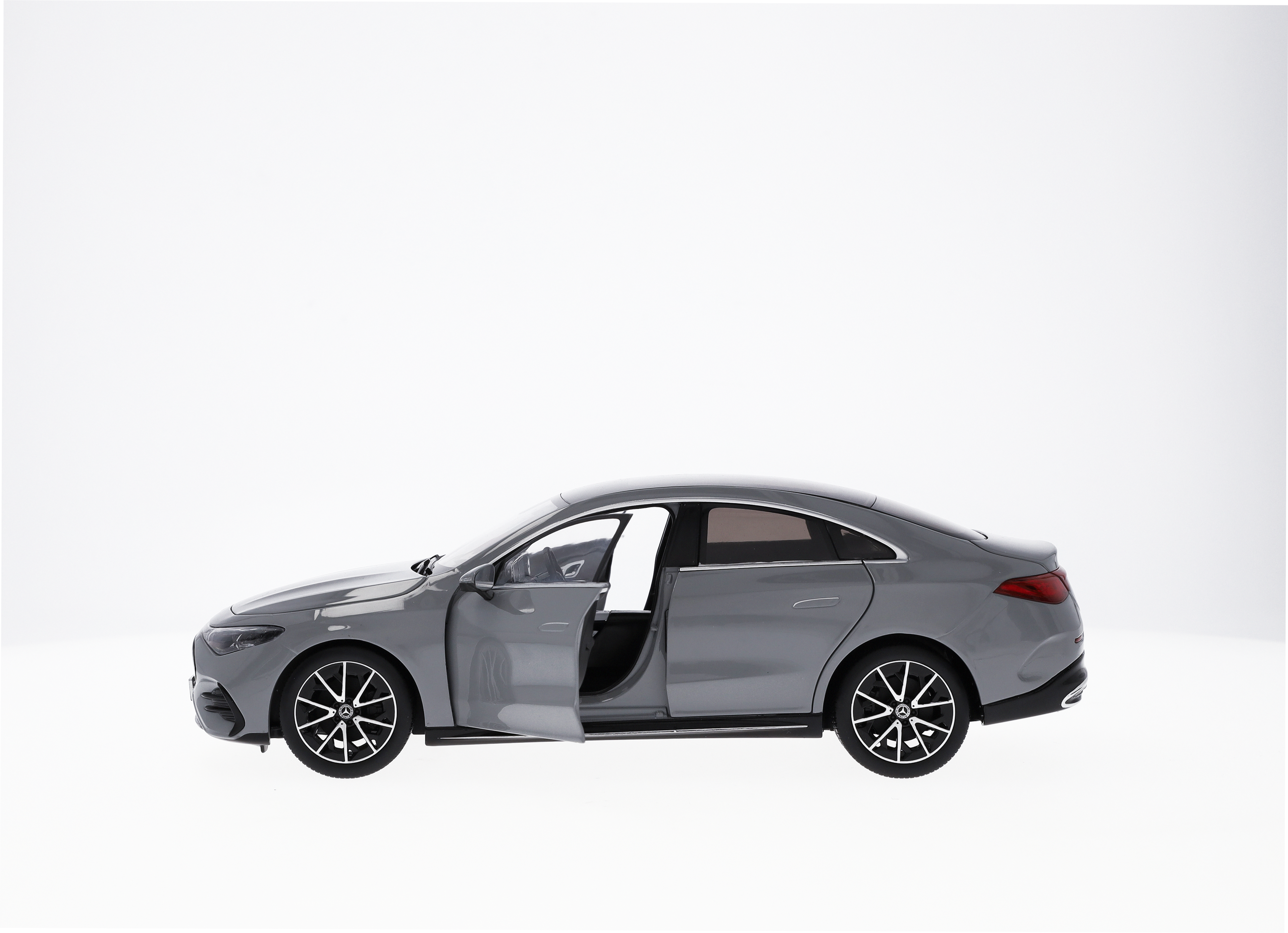 CLA Coupé, C174 - MANUFAKTUR alpingrå solid, NZG, 1:18
