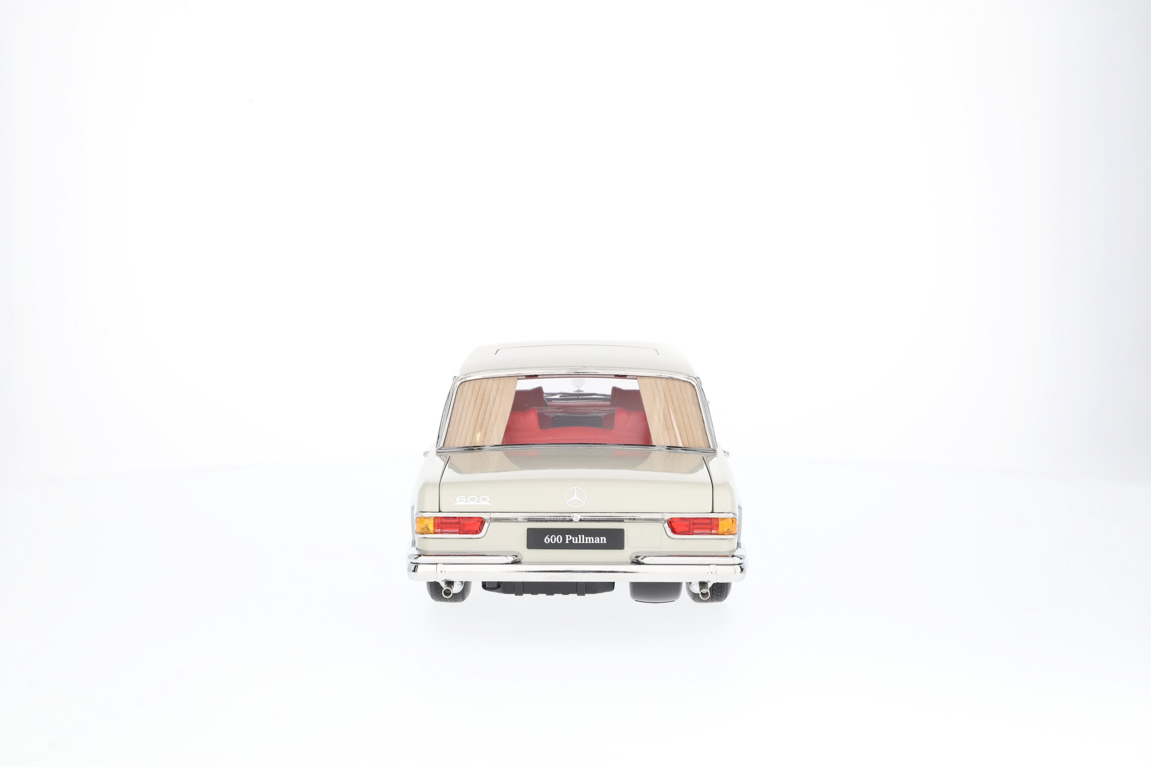 600 Pullman W 100 (1963–1981) - vitgrå, NZG, 1:18