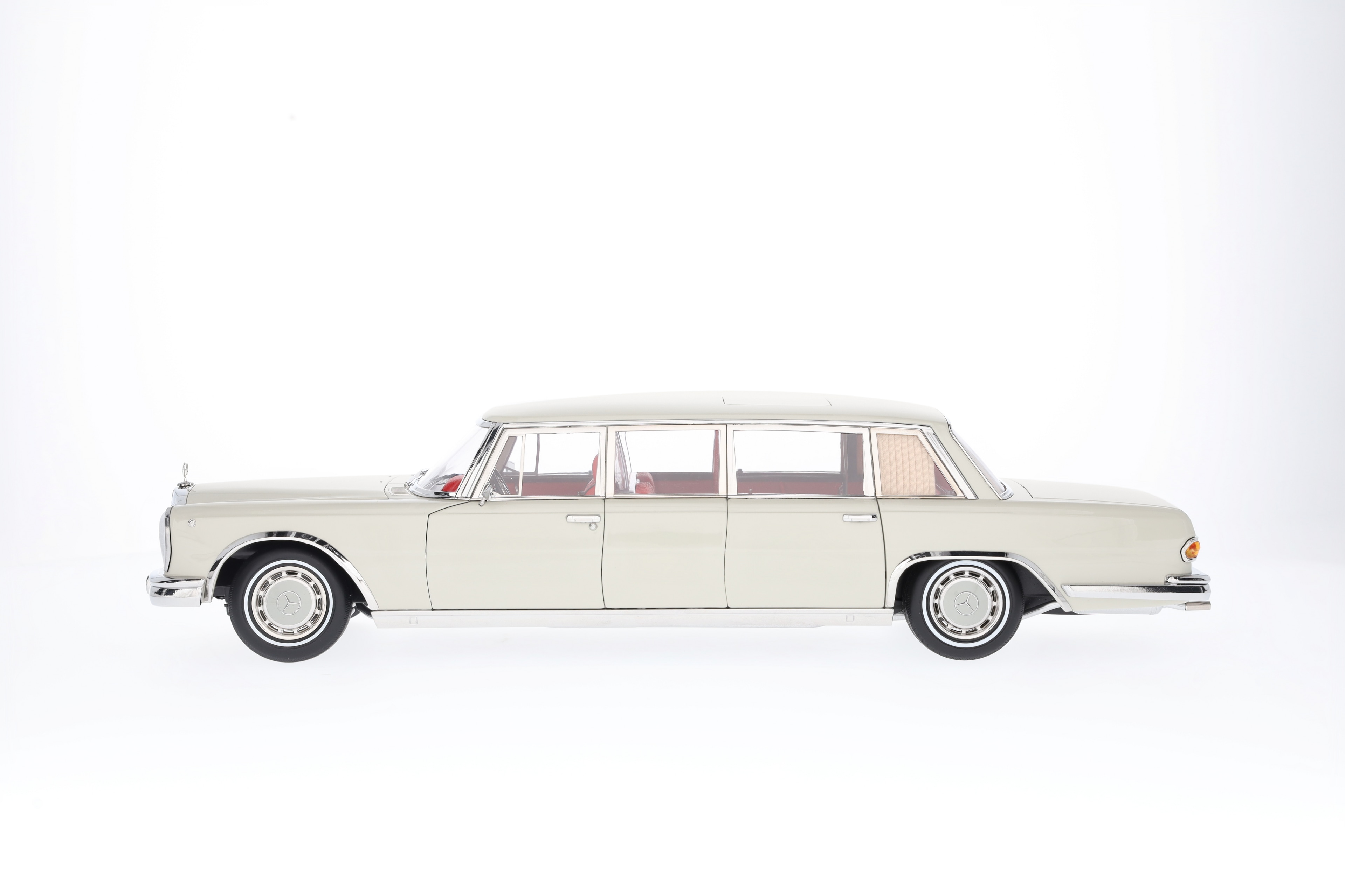 600 Pullman W 100 (1963–1981) - vitgrå, NZG, 1:18