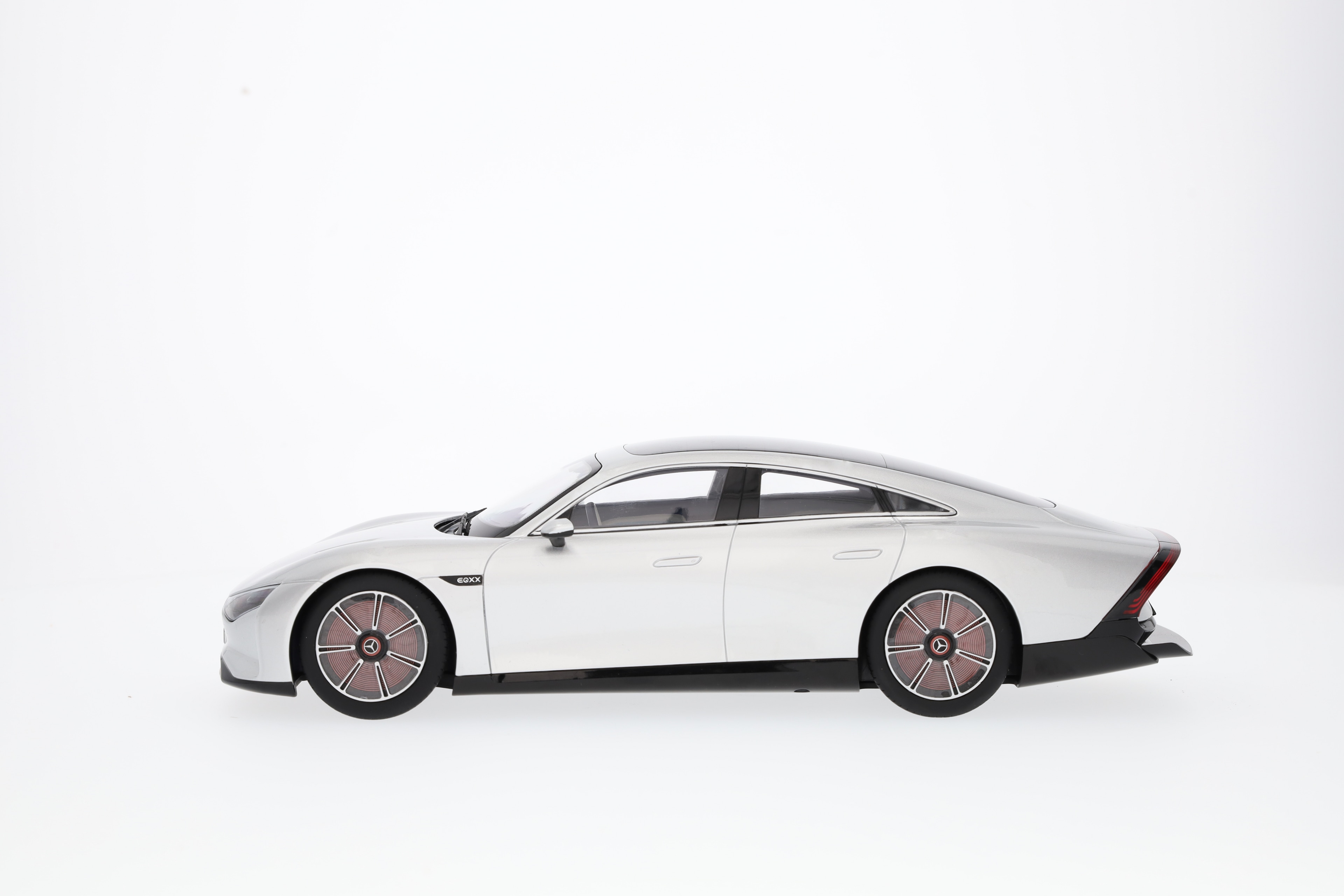 Vision EQXX, Visningsbil - silver alubeam, NZG, 1:18