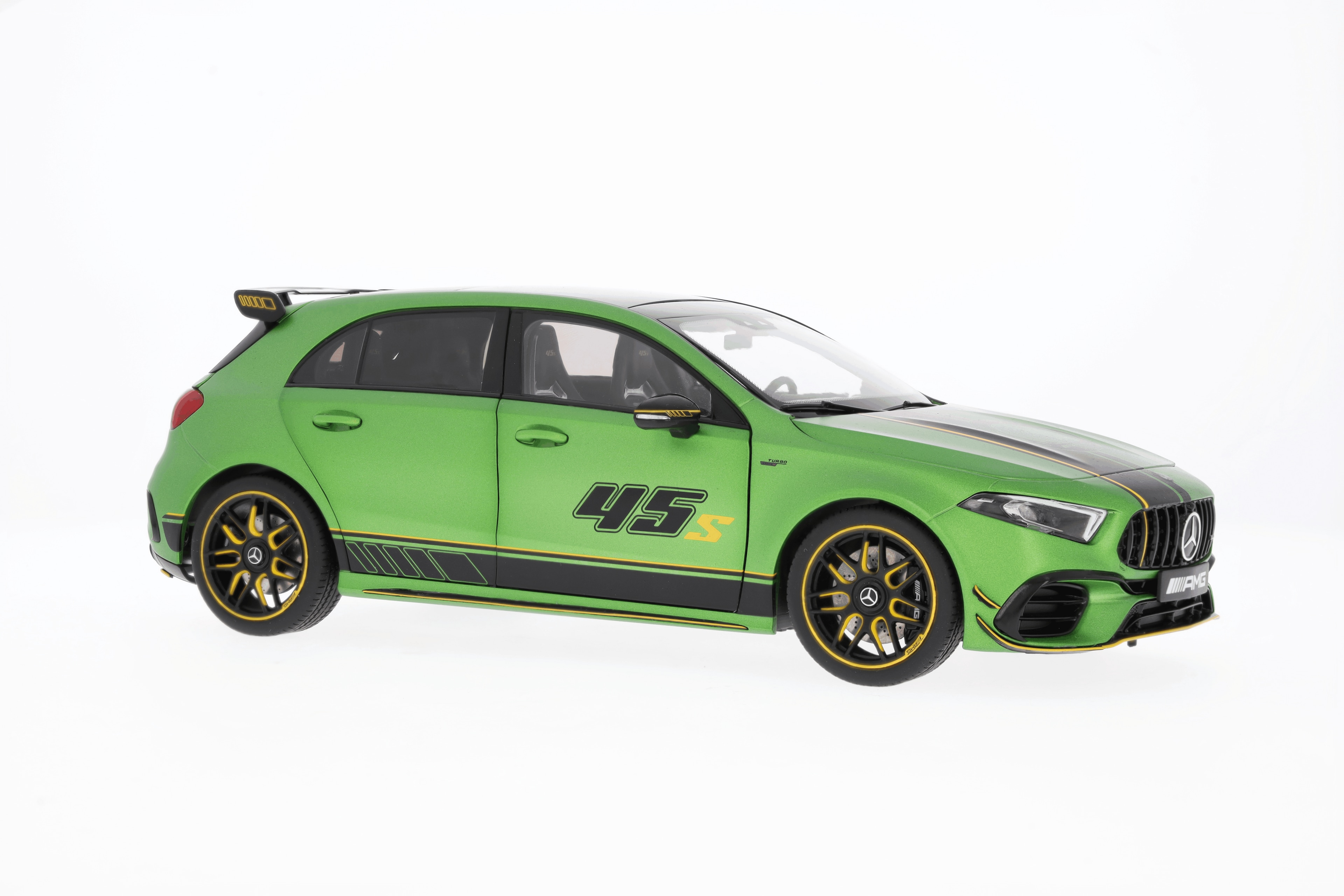 Mercedes-AMG A 45 S 4MATIC  - green ljus magno, NZG, 1:18