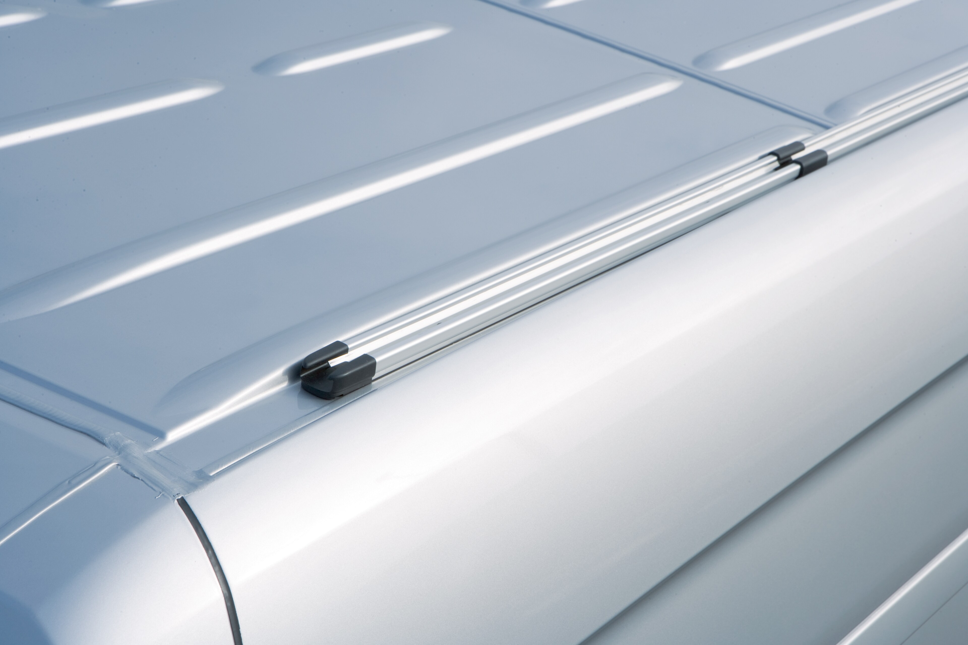 Fästskenor för taklasthållare, A3 lång - Aluminium / Plast, silverfärg / svart
