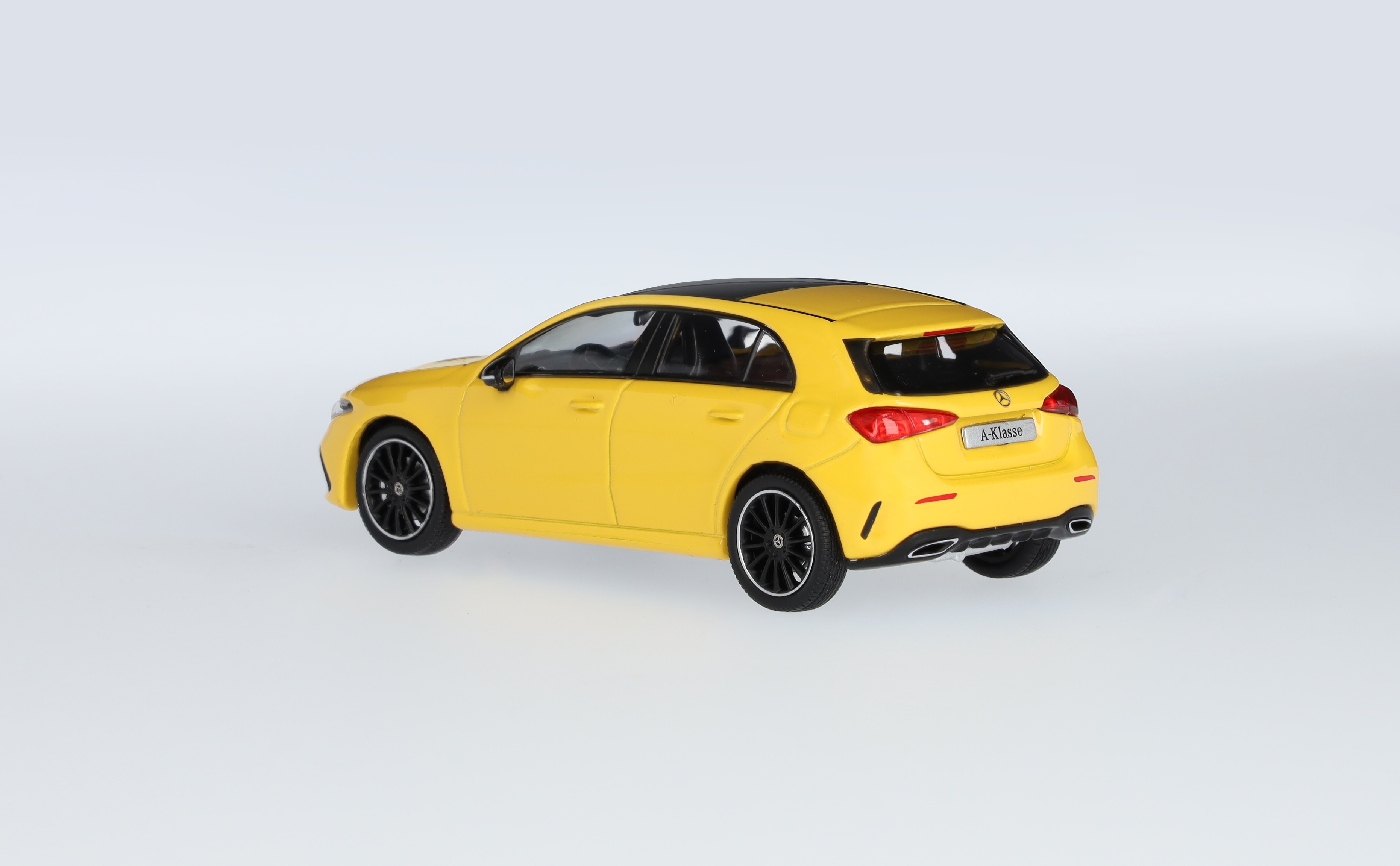 A-Klass, Kompaktsedan, AMG Line, W177 - solgul, Minimax, 1:43