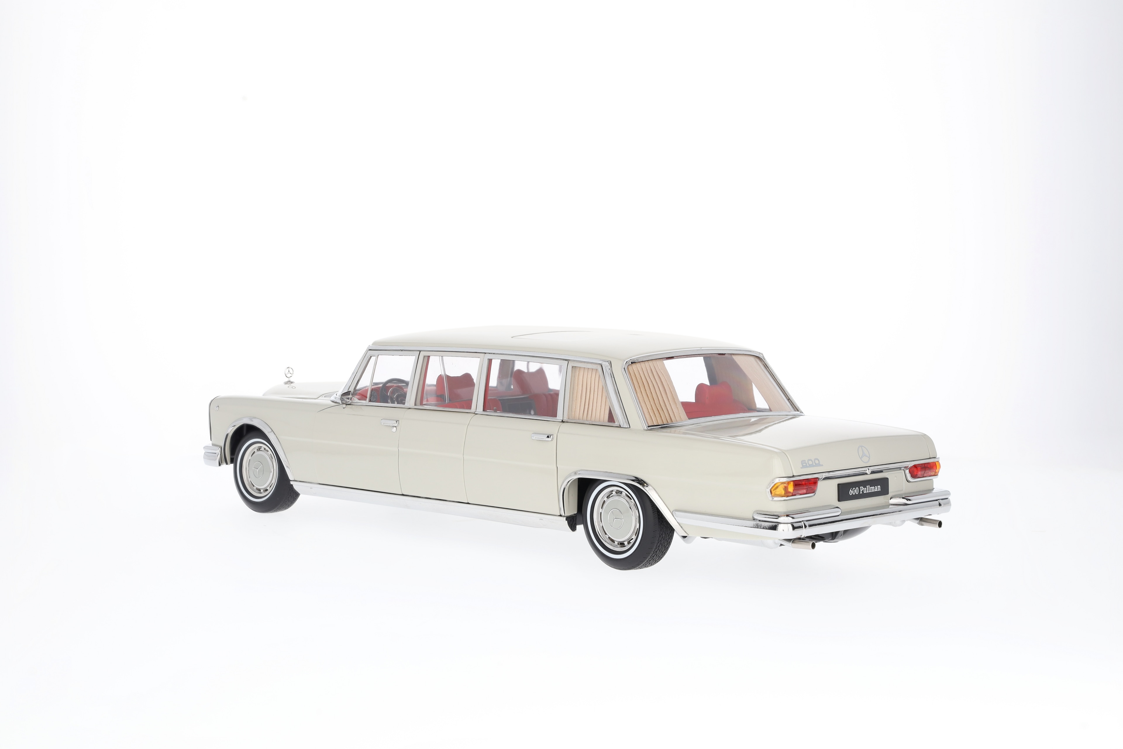 600 Pullman W 100 (1963–1981) - vitgrå, NZG, 1:18