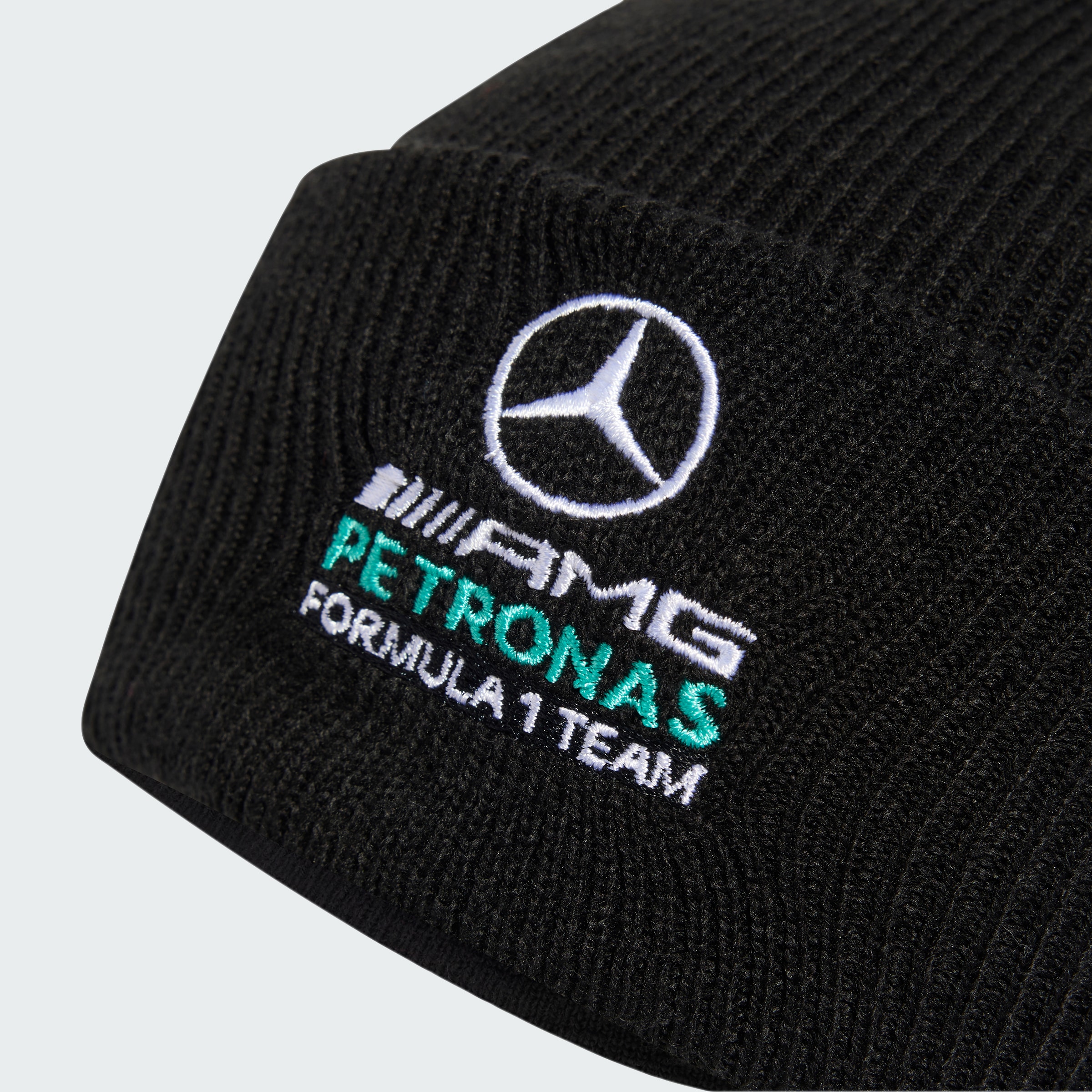 Stickad mössa, Mercedes-AMG F1 - svart, Polyakryl