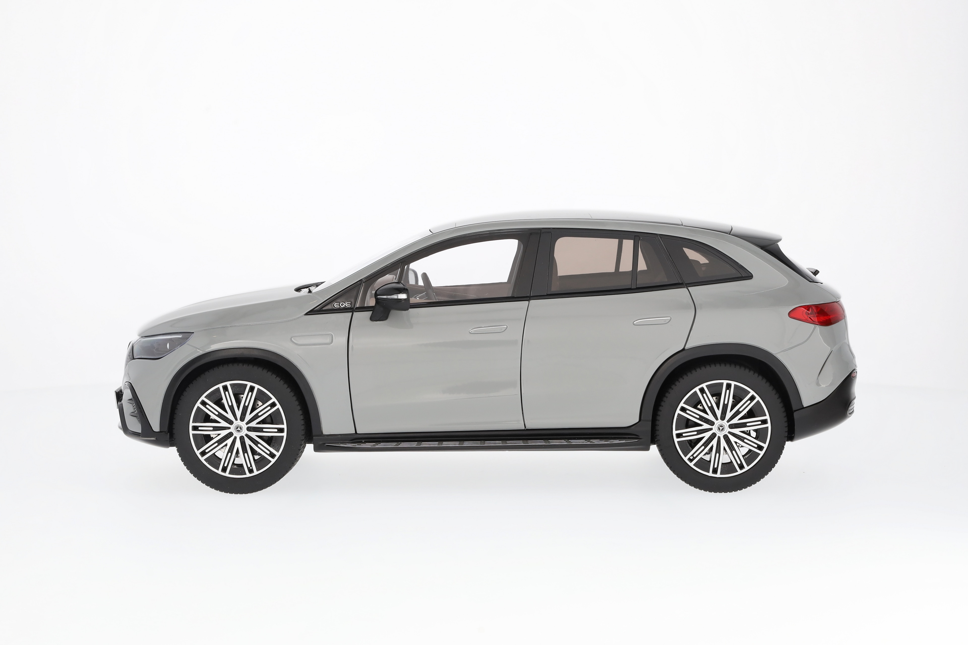 EQE Suv, AMG Line, X294 - MANUFAKTUR alpingrå solid, NZG, 1:18