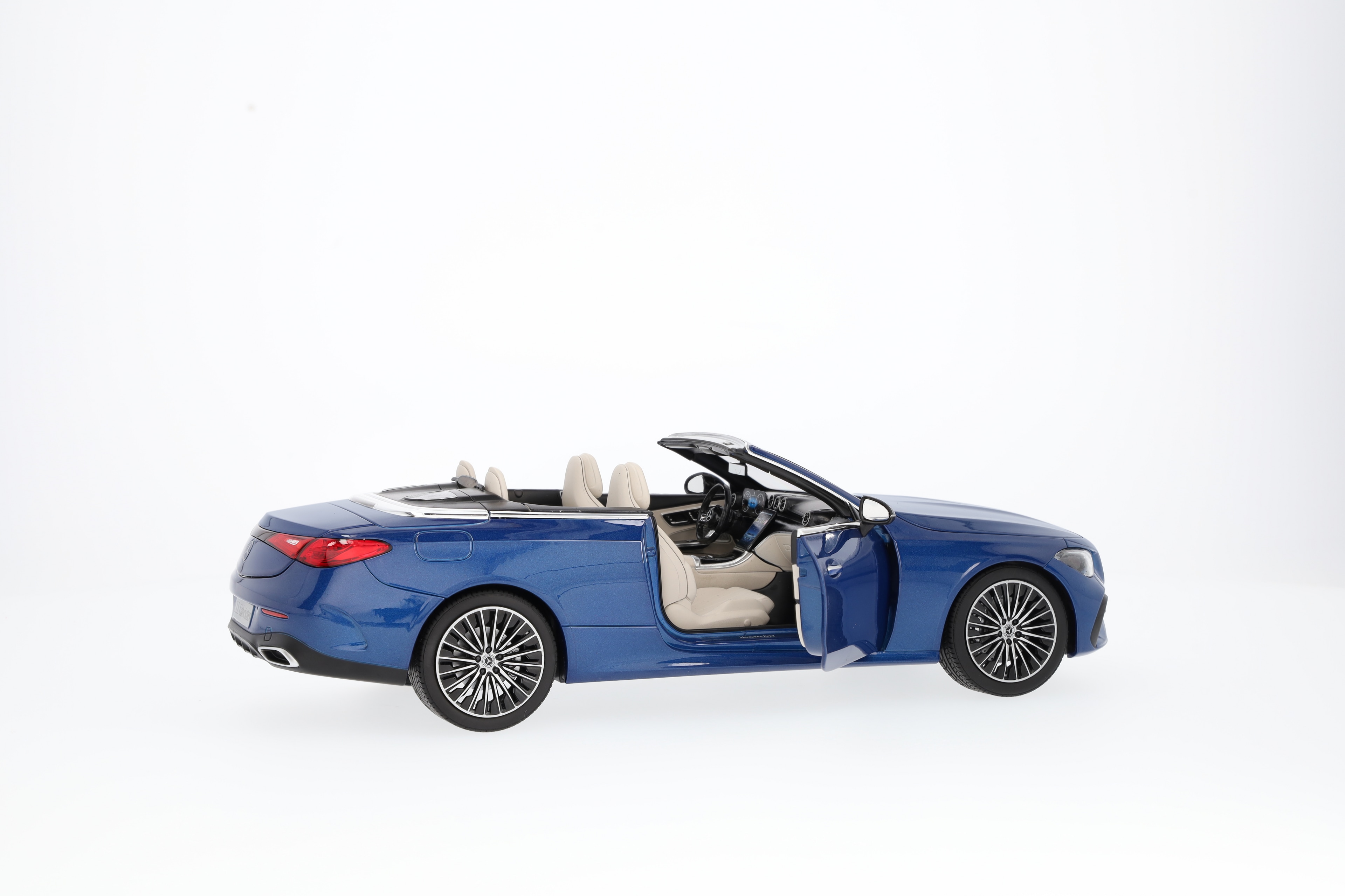 CLE Cabriolet, AMG Line, A236 - spektralblå, Norev, 1:18