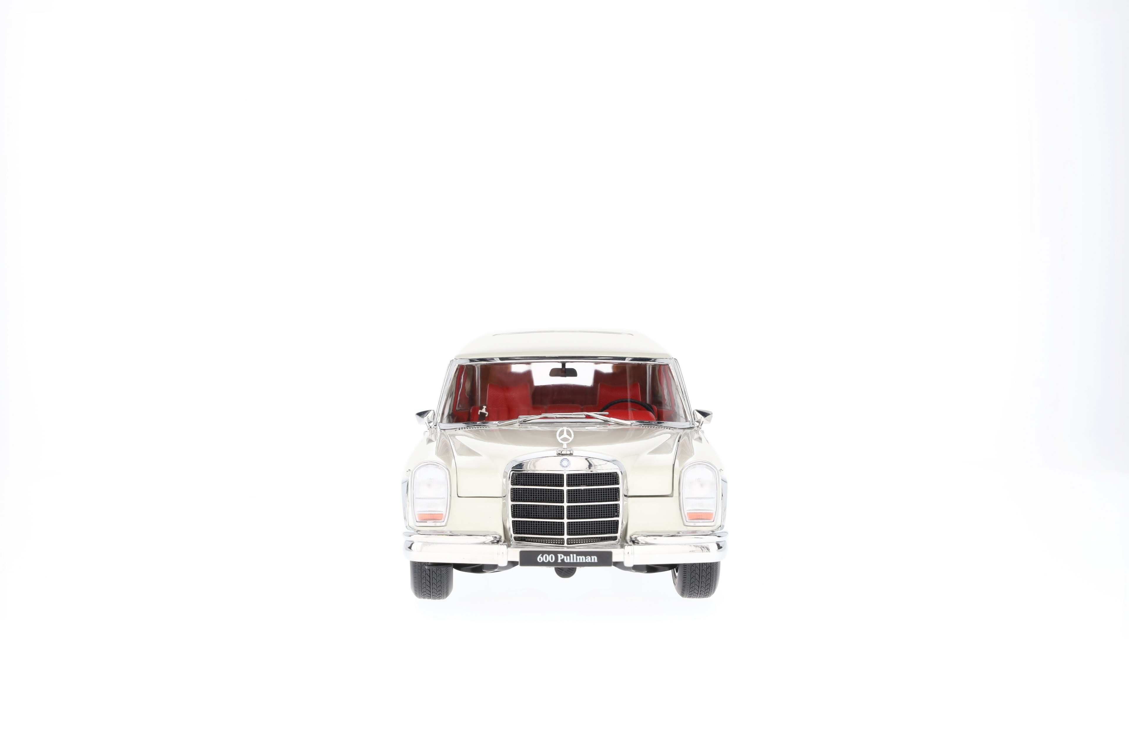 600 Pullman W 100 (1963–1981) - vitgrå, NZG, 1:18