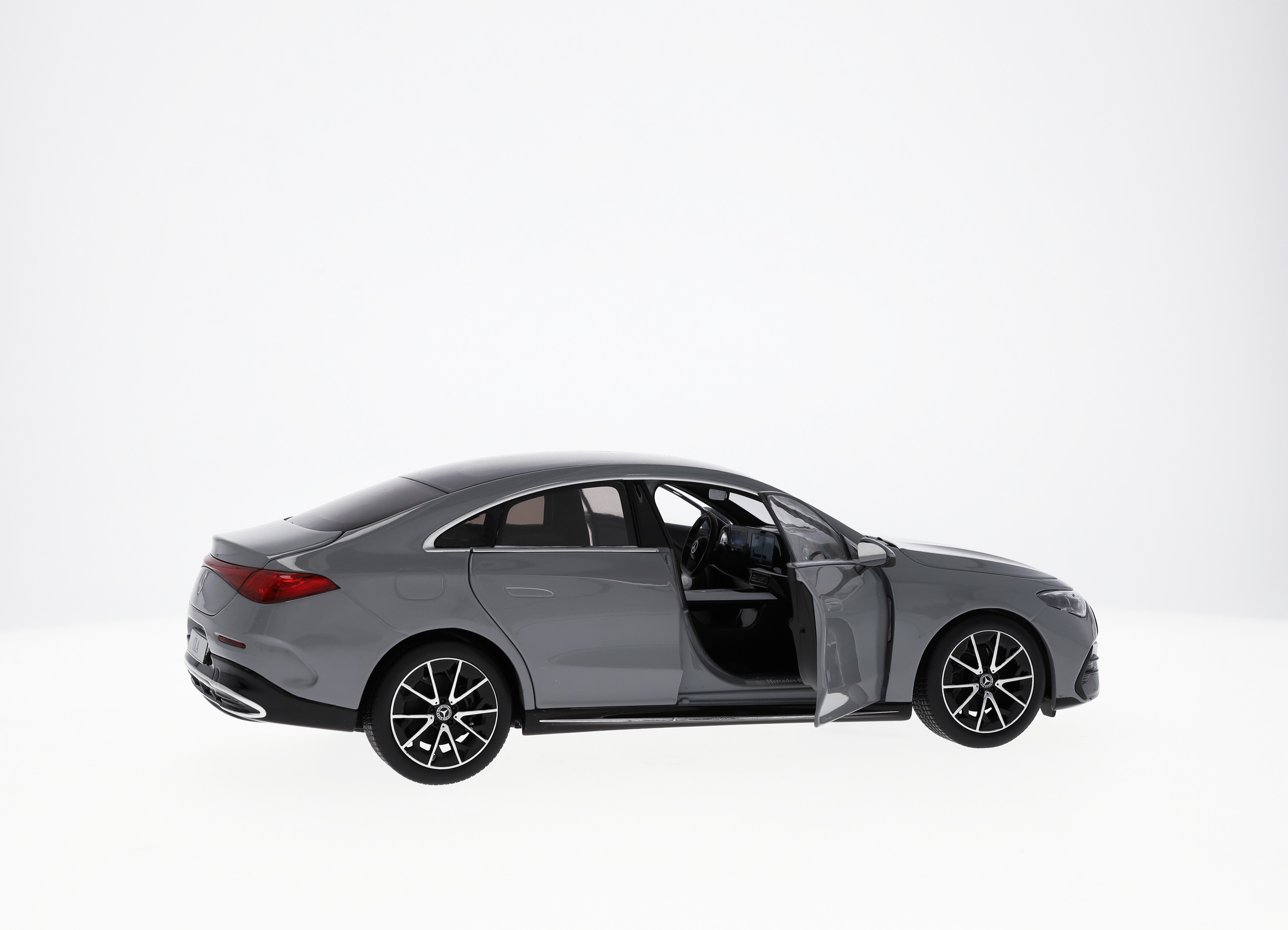 CLA Coupé, C174 - MANUFAKTUR alpingrå solid, NZG, 1:18